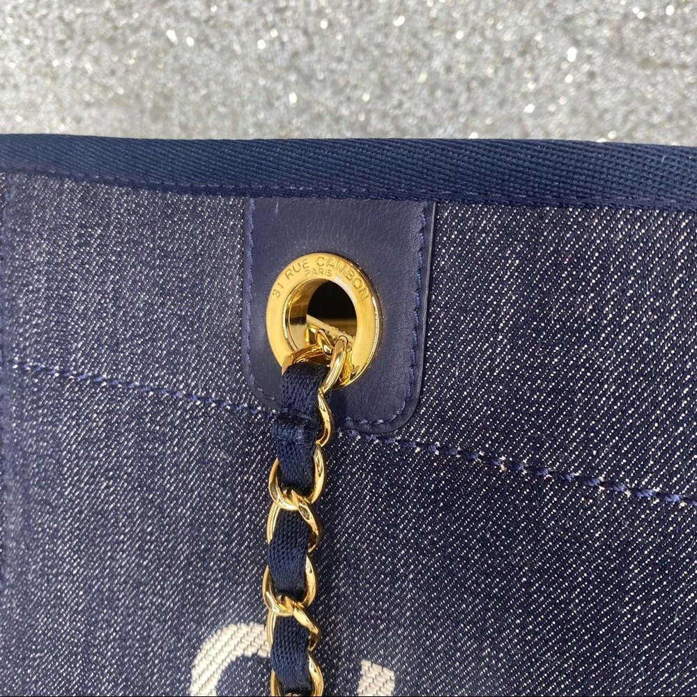 ❤️ SOLD Chanel Small Denim Blue Deauville Tote with gold hardware - Picture 4 of 16